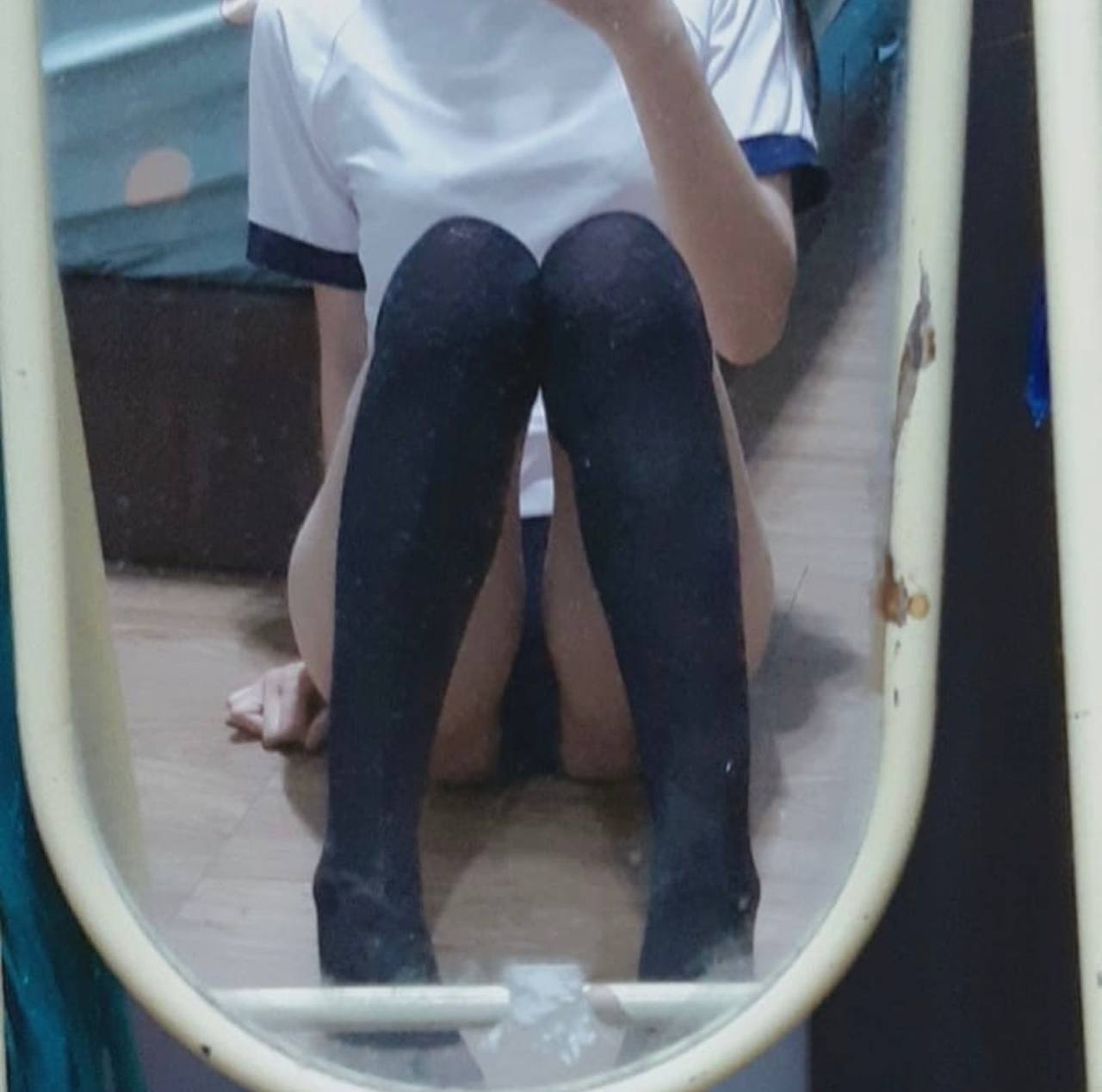 Nữ học sinh dễ thương có niềm đam mê cosplay ở trường học