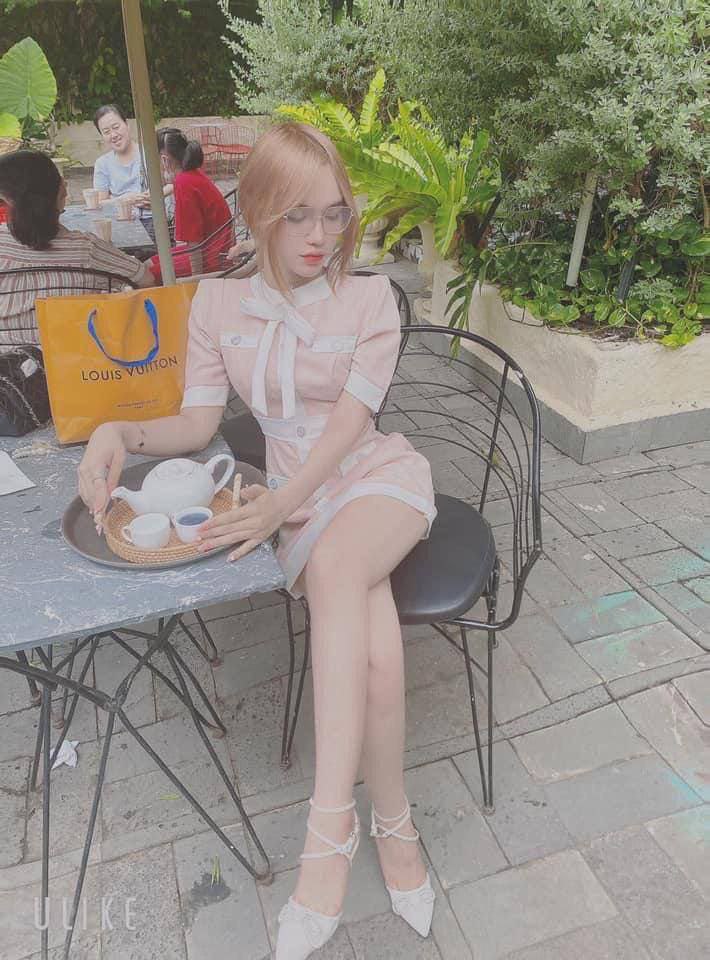 Dụ dỗ một phụ nữ trẻ đã ly hôn trong tiệm mát-xa chân, hôn và tán tỉnh điên cuồng, không dùng bao cao su và xuất tinh