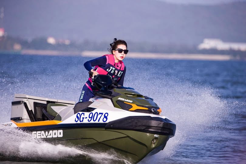 I contacted a female student and asked her to let me do intercrural sex, and we were alone in a hotel.